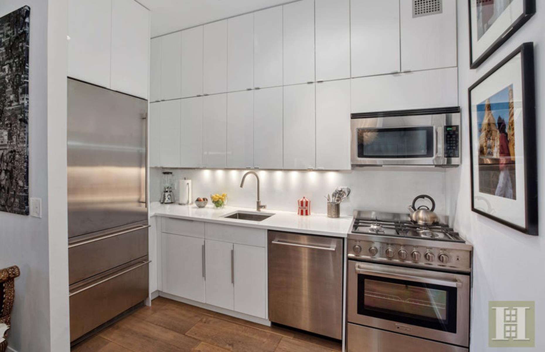 Modern Manhattan apartment, New York, USA: $460,000 (£328k)
